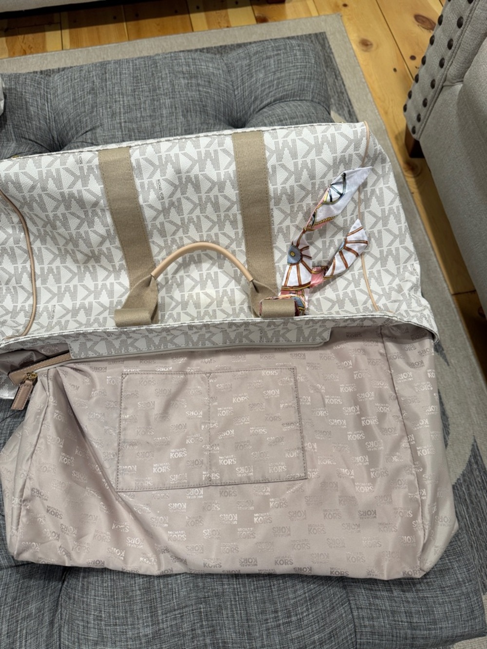 Michael Kors Bag Oversized Jet Set Signature Travel Weekender Work Laptop Tote - Picture 13 of 17